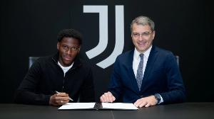 开云下载-都体：戴维仍然没有确定在尤文的球衣号，球迷猜测他在等DV9离队