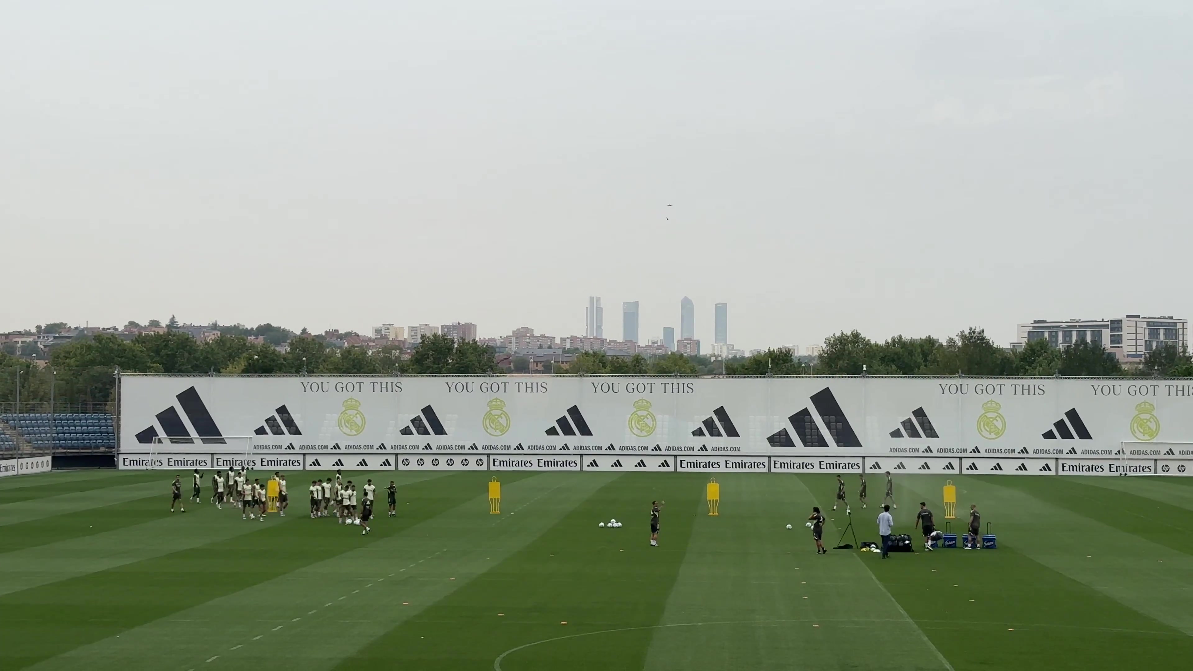 记者：门迪、卡马文加、贝林厄姆、恩德里克缺席皇马今日训练