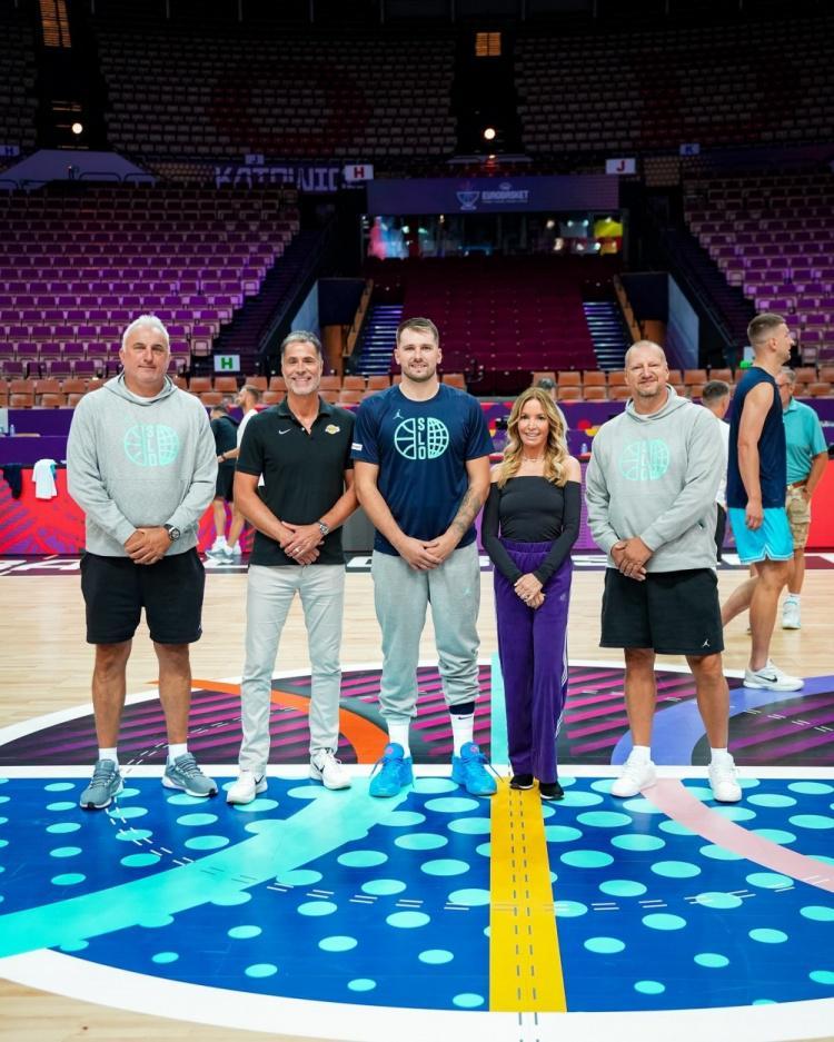 开云中文网-高水平赛事&amp;amp;球星云集！湖人、雄鹿、开拓者等队管理层观战欧锦赛