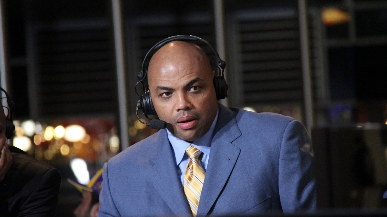 开云下载-巴克利解析第二土豪线出台原因：球星抱团成风，詹姆斯开创兄弟篮球，杜兰特加盟勇士