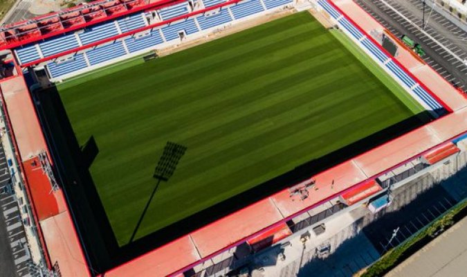 开云中文网-世体：西甲代表考察巴萨临时球场，确保周末联赛万无一失